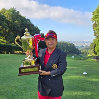 今年のクラブ選手権は72ホールでも決着がつかず、サドンデス3ホールまでもつれた結果
優勝は

✨原口選手✨

でした( ＾ω＾ )
オメデトウございます👏👏👏

#久留米#久留米カントリークラブ#広川町
#ごるふ女子 #ごるふ #ゴルフ男子