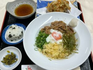 肉玉ぶっかけうどん