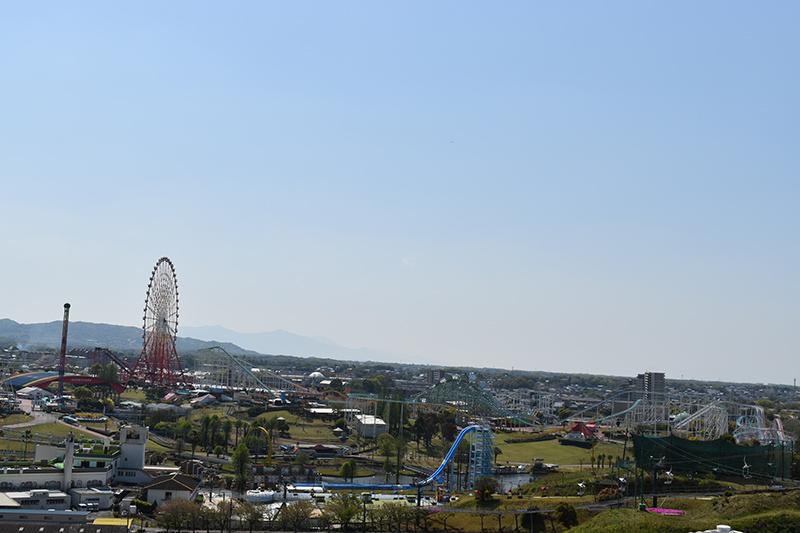 屋外, 大きい, 建物, 草 が含まれている画像

自動的に生成された説明